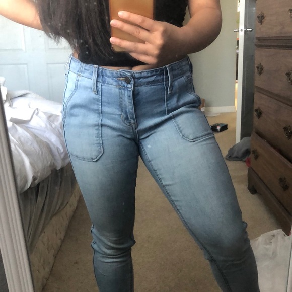 Light Wash GAP Girlfriend Jeans - Picture 4 of 5